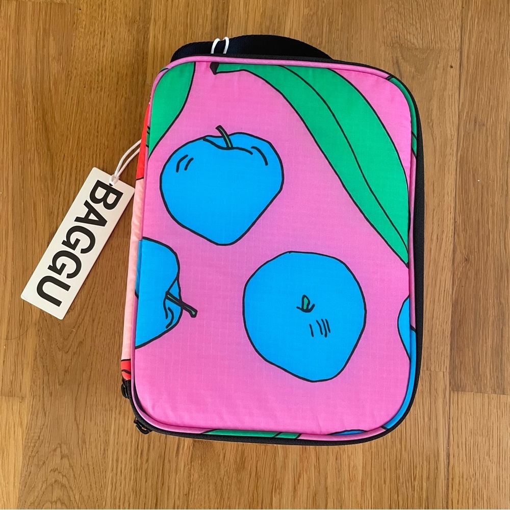 New with tags Baggu insulated lunch bag in apple & banana mix print